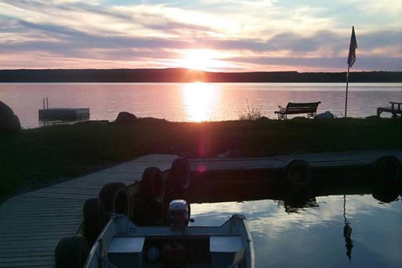 Wee Point Resort Manitowaning Extérieur photo